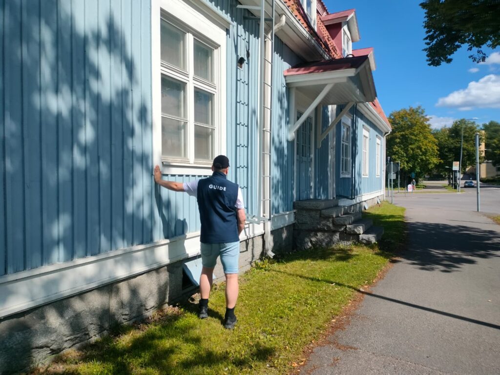Opas nojaa tienvarsi 1 -rakennukseen